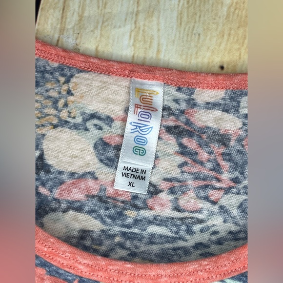 LulaRoe Size XL Classic T NEW WITH TAGS - Picture 2 of 7